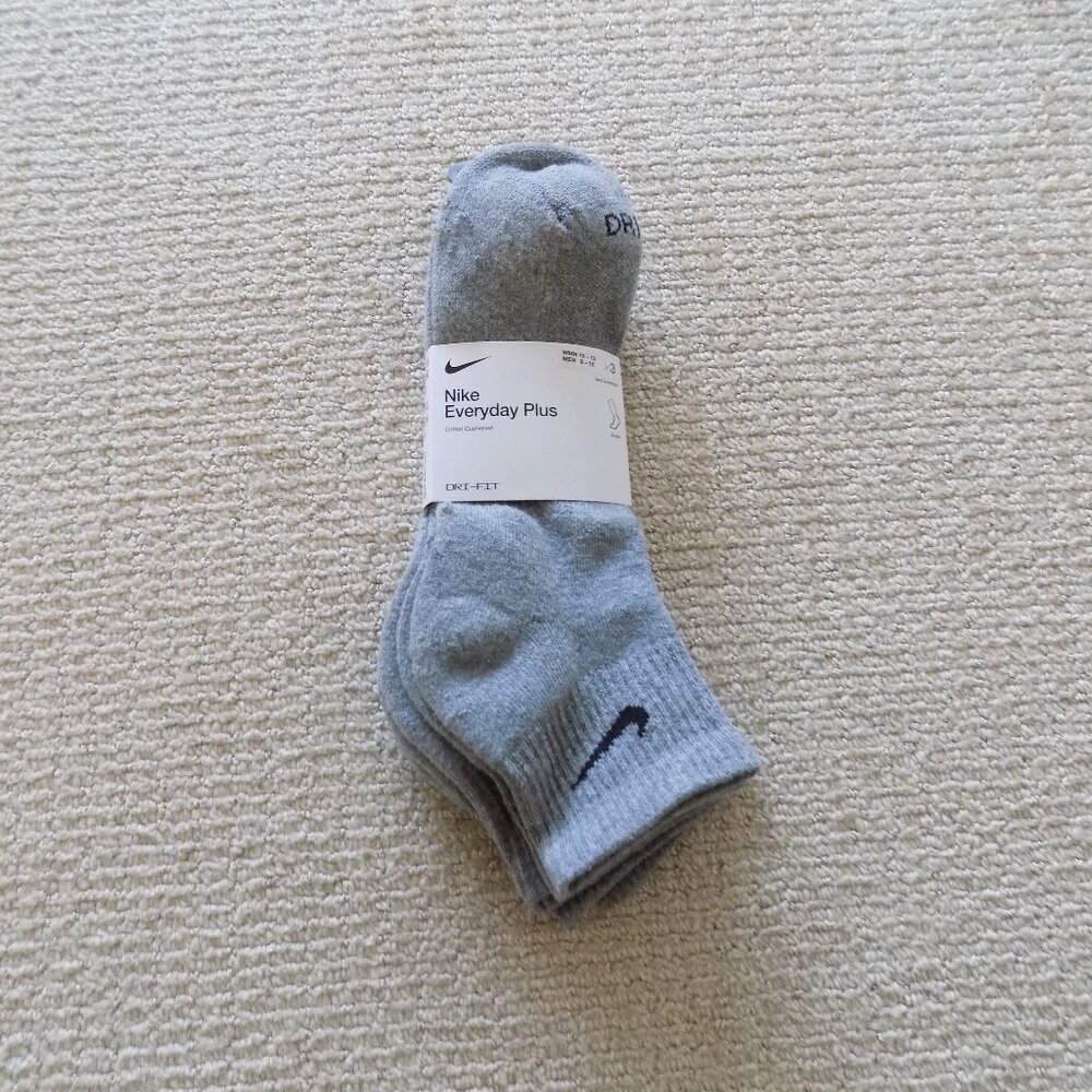 NEW NWT MENS NIKE EVERYDAY PLUS COTTON CUSHIONED ANKLE RUNNING SOCKS GREY GRAY